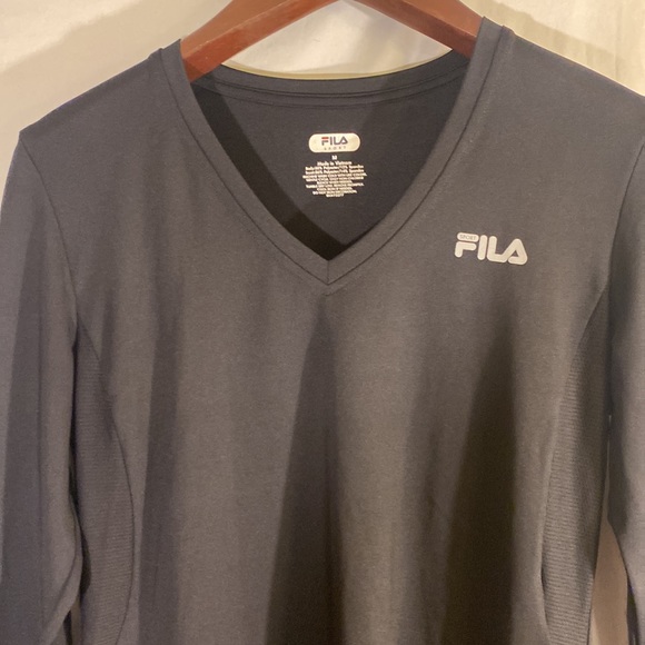 Fila woman’s athletic top size Med. - Picture 4 of 6